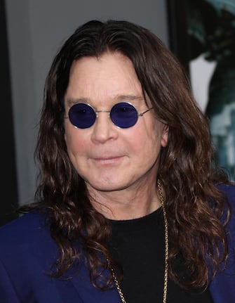 (KIKA) -  LOS ANGELES - Potrebbero esserci guai in famiglia per Ozzy Osbourne e la moglie Sharon. I due starebbero al momento vivendo due vite separate, lei al Beverly Hills Hotel, lui in un appartamento in affitto, secondo quanto ha riportato il sito Tmz. Sarebbero quindi vicini a una separazione dopo 31 anni di matrimonio. Lâ  unico a commentare la vicenda Ã¨ stato il figlio della coppia, Jack, che ha scritto su Twitter la sua indignazione per quella che giudica una falsitÃ .

