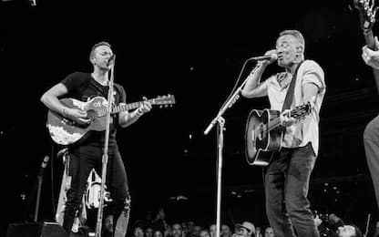 Bruce Springsteen a sorpresa sul palco con i Coldplay in New Jersey