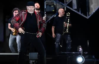 Vasco Rossi in concert at the Circus Maximus, “there is no war where there is music”.  PHOTO