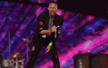 LANDOVER, MARYLAND - JUNE 01: Chris Martin of Coldplay performs onstage during their "Music of the Spheres" tour at FedExField on June 01, 2022 in Landover, Maryland. (Photo by Brian Stukes/Getty Images)