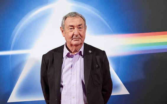 Pink Floyd, Nick Mason tells Sky Tg24 the 50th anniversary of “The Dark Side Of The Moon”.  VIDEO