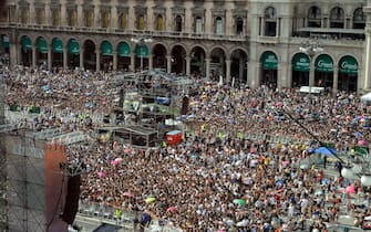 Milano, gente in attesa el Concerto di Fedez 'LoveMi' in piazza Duomo (Milano - 2022-06-28, Maurizio Maule) p.s. la foto e' utilizzabile nel rispetto del contesto in cui e' stata scattata, e senza intento diffamatorio del decoro delle persone rappresentate