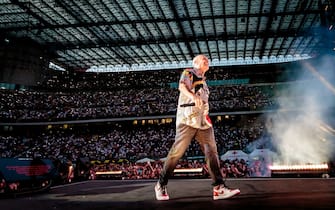 MILAN, ITALY - JULY 15: Max Pezzali performs at Stadio San Siro on July 15, 2022 in Milan, Italy. (Photo by Sergione Infuso/Corbis via Getty Images)