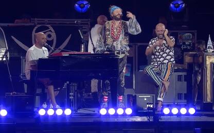 Jova Beach Party, Checco Zalone canta Angela con Giuliano Sangiorgi