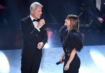SANREMO, ITALY - FEBRUARY 07: Claudio Baglioni and Alessandra Amoroso on stage during the third night of the 69th Sanremo Music Festival at Teatro Ariston on February 07, 2019 in Sanremo, Italy.  (Photo by Daniele Venturelli / Daniele Venturelli / WireImage)