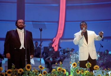 Modena, 29 maggio 2001 
Pavarotti & Friends for Afghanistan
nella foto : Luciano Pavarotti, George Benson 
©fotostore