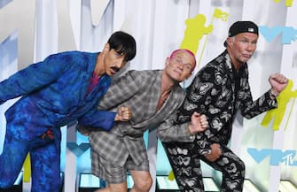Anthony Kiedis, Flea, and Chad Smith of Red Hot Chili Peppers attend the 2022 MTV VMAs at Prudential Center on August 28, 2022 in Newark, New Jersey.  Photo: Jeremy Smith / imageSPACE / Sipa USA