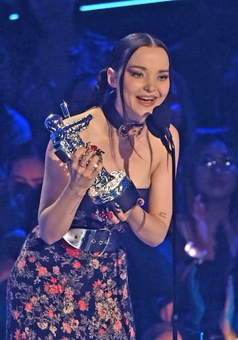 Dove Cameron accepts the Best New Artist award on stage at the MTV Video Music Awards 2022 held at the Prudential Center in Newark, New Jersey.  Picture date: Sunday August 28, 2022.