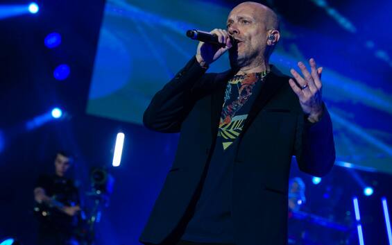 Max Pezzali In Concerto Annunciate Nuove Date Per Il Tour Nei Palasport