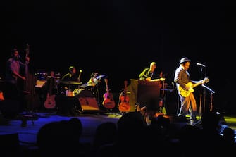  (NETHERLANDS OUT) NETHERLANDS - NOVEMBER 01:  Photo of Tom WAITS; L to R: Larry Taylor, Casey Waits, Marc Ribot, Tom Waits  (Photo by Lex van Rossen/MAI/Redferns)