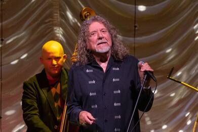 Robert Plant trasforna Rock and Roll dei Led Zeppelin in un pezzo r&b