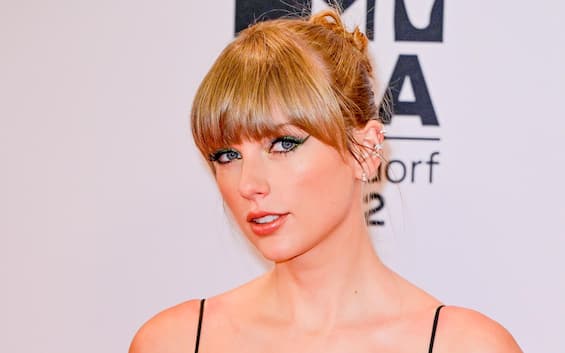 Taylor Swift, Ticketmaster cancels tour sales due to over-demand
