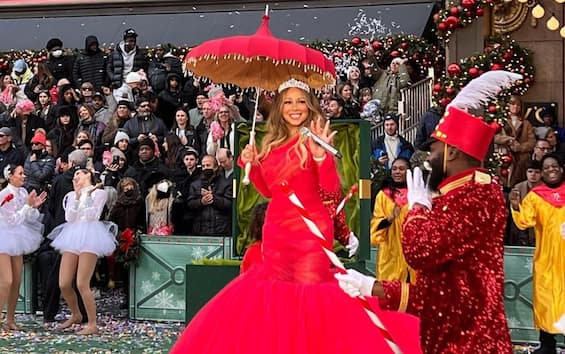 Mariah Carey in red tulle is the queen of Christmas at the Thanksgiving parade.  PHOTO