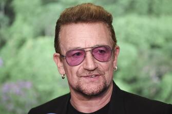 Bono (U2 S‰nger und ONE-Mitbegr¸nder) beim Gespr‰ch ¸ber den Ausblick auf den bevorstehenden UN-Gipfel, Gesundheitsversorgung in Afrika, das Textilb¸ndnis und die aktuelle Fl¸chtlingskrise im Bundesministerium f¸r wirschaftliche Zusammenarbeit und Entwicklung (BMZ) am 23.09.15 in Berlin. U2 Bono trifft BM M¸ller in Berlin
Bono U2 Singer and One Co-founder the Conversation above the Outlook on the forthcoming UN Summit Health care in Africa the Textilb¸ndnis and the current in Federal Ministry for Cooperation and Development BMZ at 23 09 15 in Berlin U2 Bono fault BM Mueller in Berlin