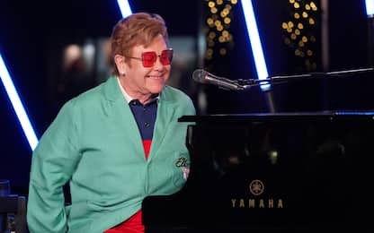 Elton John, l'ultimo concerto in UK sarà al Festival Glastonbury 2023