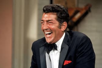 HOLLYWOOD, CA - 1967:  Dean Martin during the taping of ?The Dean Martin Variety Show? circa 1967 in Hollywood, California.  (Photo by Martin Mills/Getty Images)