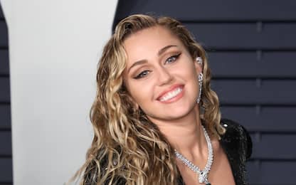 Miley Cyrus annuncia il nuovo singolo Flowers in uscita il 13 gennaio