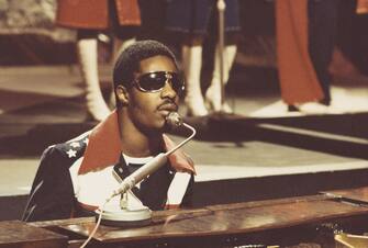American singer-songwriter and keyboard player Stevie Wonder performs on a television show in London, circa 1974. (Photo by Michael Putland/Getty Images)