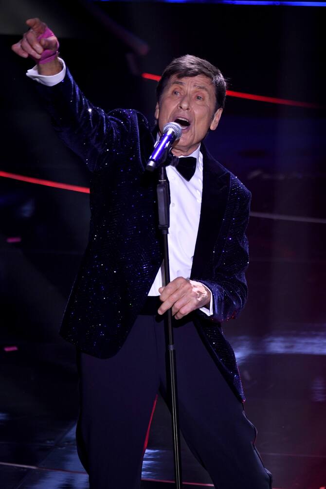 Sanremo 2023, Gianni Morandi canta l'Inno di Mameli in onore del
