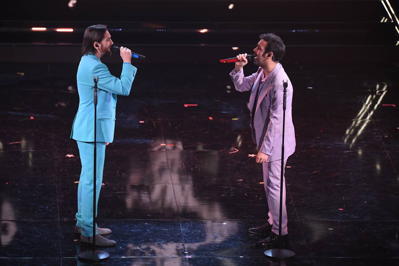 I Cantanti Di Sanremo 2023 Colapesce Dimartino All Ariston Con La 