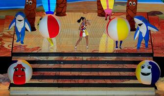GLENDALE, AZ - FEBRUARY 01:  Singer Katy Perry performs during the Pepsi Super Bowl XLIX Halftime Show at University of Phoenix Stadium on February 1, 2015 in Glendale, Arizona.  (Photo by Jamie Squire/Getty Images)