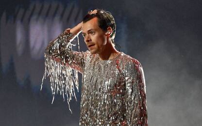 Grammy 2023: i ballerini di Harry Styles svelano l'errore sul palco