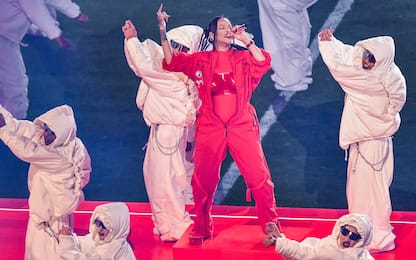 Rihanna, lo spettacolo al Super Bowl 2023. VIDEO