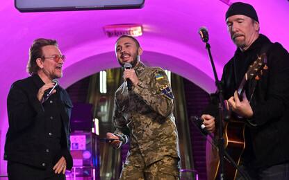 U2, Bono e The Edge cantano con la band ucraina Antytila