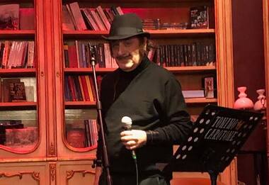 Il ritorno di Tonino Carotone, nuovo album Etiliko Romantiko e tour