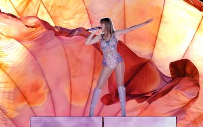 Taylor Swift, è partito il tour "Eras": look, coreografie e sorprese
