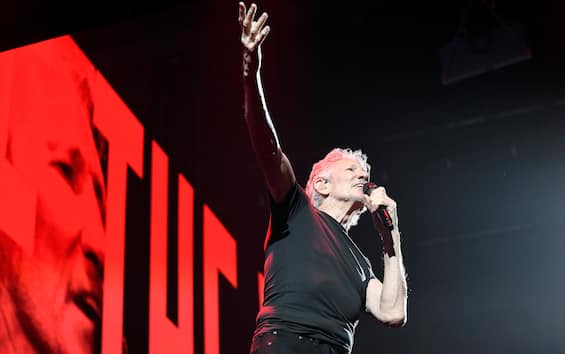 Eric Clapton, Peter Gabriel and many stars sign petition to exhibit Roger Waters