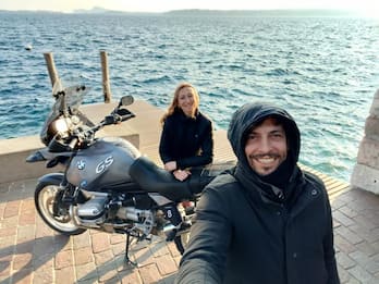 Silvia e Maurizio in moto a Dakar per aiutare il Senegal: la playlist