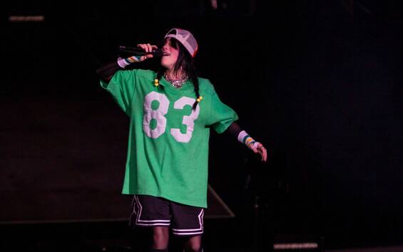 The rains cancel the tour: Billie Eilish gives fans a mini acoustic concert