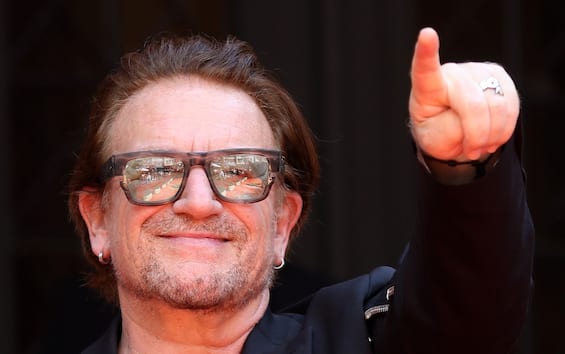 Bono Vox of U2 in concert in Naples, date and ticket info on the only Italian date