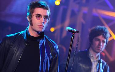 MILAN, ITALY - APRIL 19: Oasis during "Quelli che il calcio" on April 19, 2009 in Milan, Italy. (Photo by Morena Brengola/Getty Images)