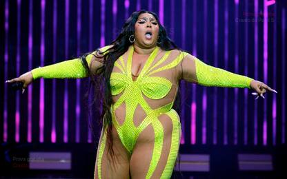 Lizzo protesta contro la legge del Tennessee contro le drag queen