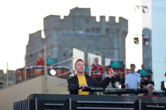 WINDSOR, ENGLAND - MAY 07: Pete Tong performs on stage during the Coronation Concert on May 07, 2023 in Windsor, England. The Windsor Castle Concert is part of the celebrations of the Coronation of Charles III and his wife, Camilla, as King and Queen of the United Kingdom of Great Britain and Northern Ireland, and the other Commonwealth realms that took place at Westminster Abbey yesterday. Performers include Take That, Lionel Richie, Katy Perry, Paloma Faith, Olly Murs, Andrea Bocelli and Sir Bryn Terfel, Alexis Ffrench, Lang Lang & Nicole Scherzinger, Bette Midler, Tiwa Savage, Steve Winwood, Pete Tong and The Coronation Choir. (Photo by Chris Jackson/Getty Images)