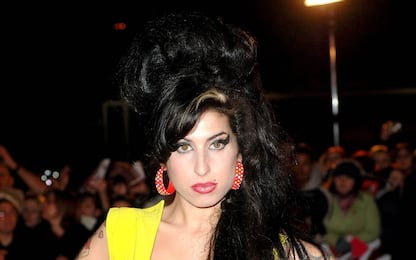 Amy Winehouse, all'asta il suo eyeliner e i suoi costumi di scena