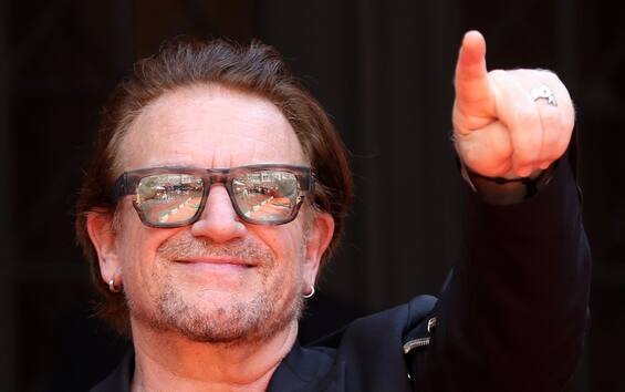 Bono Vox of U2 in Naples, everything there is to know about the concert at the San Carlo
