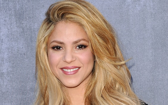 Shakira sings with her children in the moving video of the new single Acróstico