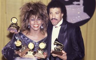 Tina Turner 1985 Grammy Awards with Lionel Richie