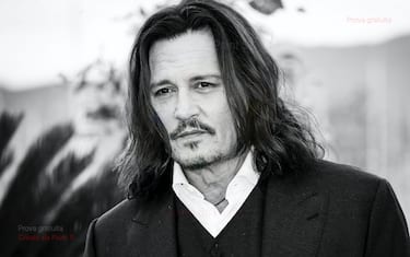 Johnny Depp rinvia tour con Hollywood Vampires per problema caviglia