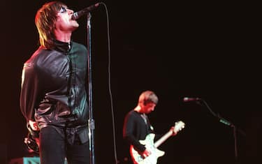 E367335.  09.04.00.  Universal City, California.  OASIS lead singer Liam Gallagher performs to a sold-out crowd at the Universal Amphitheater.  Image by Dan CALLISTER Online USA Inc.