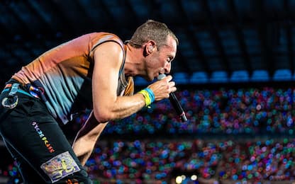 Coldplay a Milano, Elisa canta "Eppure sentire" insieme a loro. VIDEO