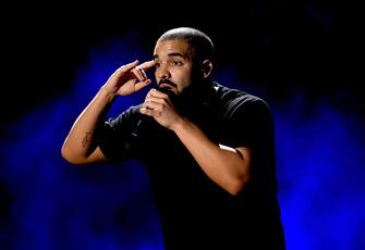 LAS VEGAS, NV - SEPTEMBER 23: Recording artist Drake performs onstage at the 2016 iHeartRadio Music Festival at T-Mobile Arena on September 23, 2016 in Las Vegas, Nevada.  (Photo by Kevin Winter/Getty Images)