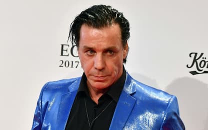 Rammstein, archiviata l’indagine su Lindemann: nessun abuso sessuale