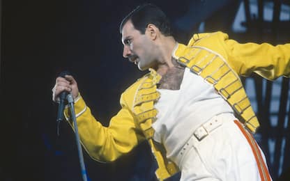 Freddie Mercury, 32 anni fa ci lasciava l’icona pop. La carriera