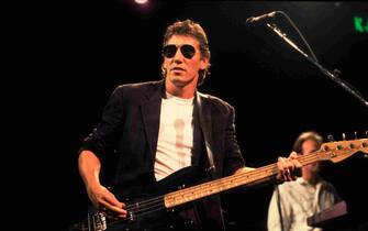 Roger Waters performs at the Poplar Creek Music Theater on September 9,1987 in Hoffman Estates, Illinois (Photo by Paul Natkin/Getty Images)  
