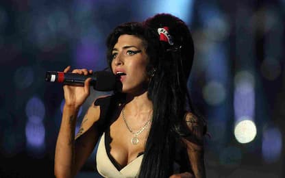 Amy Winehouse avrebbe compiuto 40 anni, il ricordo con i suoi duetti