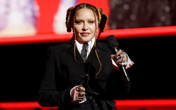 Madonna flies to England for Celebration Tour rehearsals